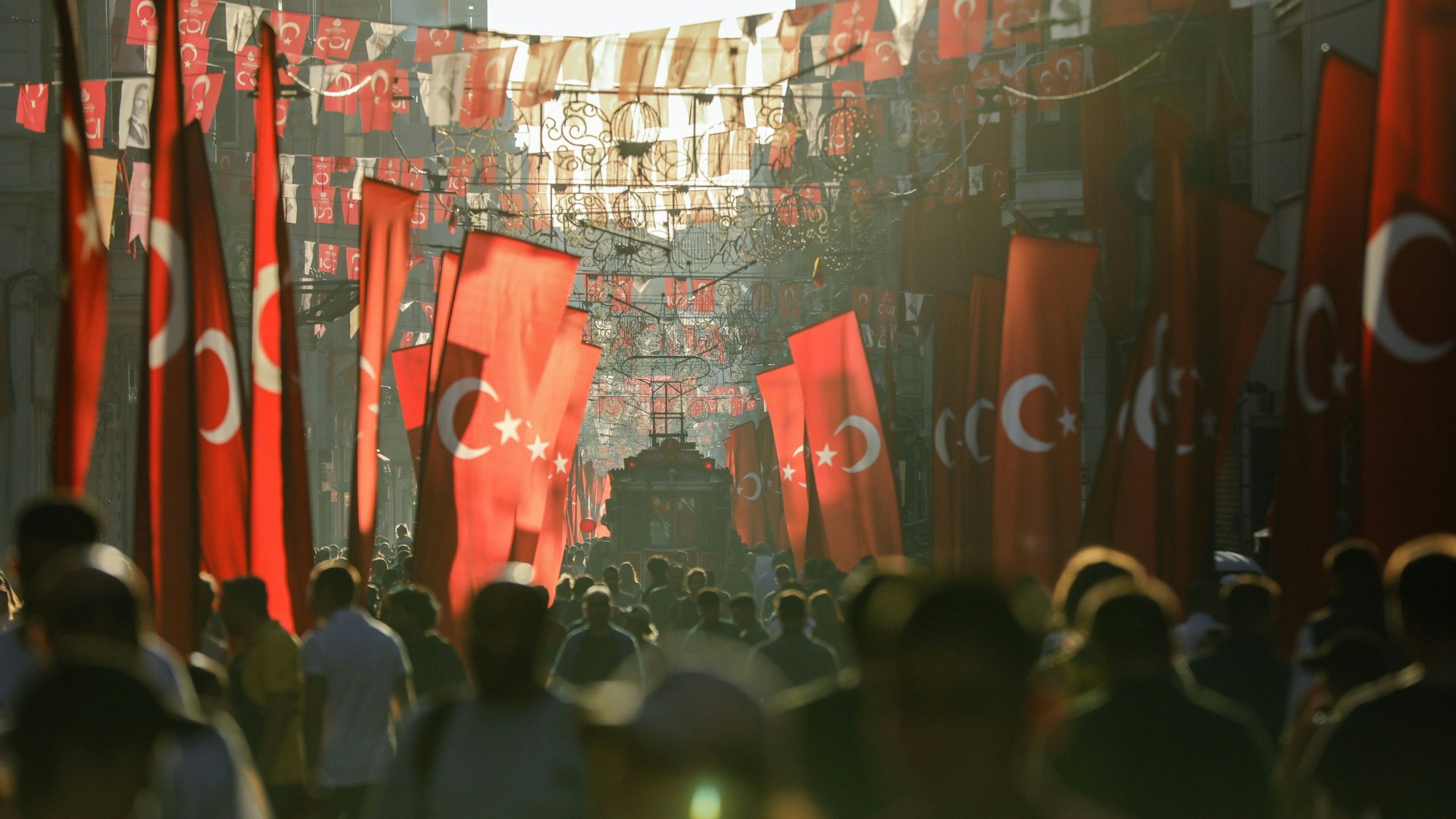 Die Einkaufsstraße Istiklal in Istanbul. Foto: Ibrahim Oner/Zuma Press/dpa