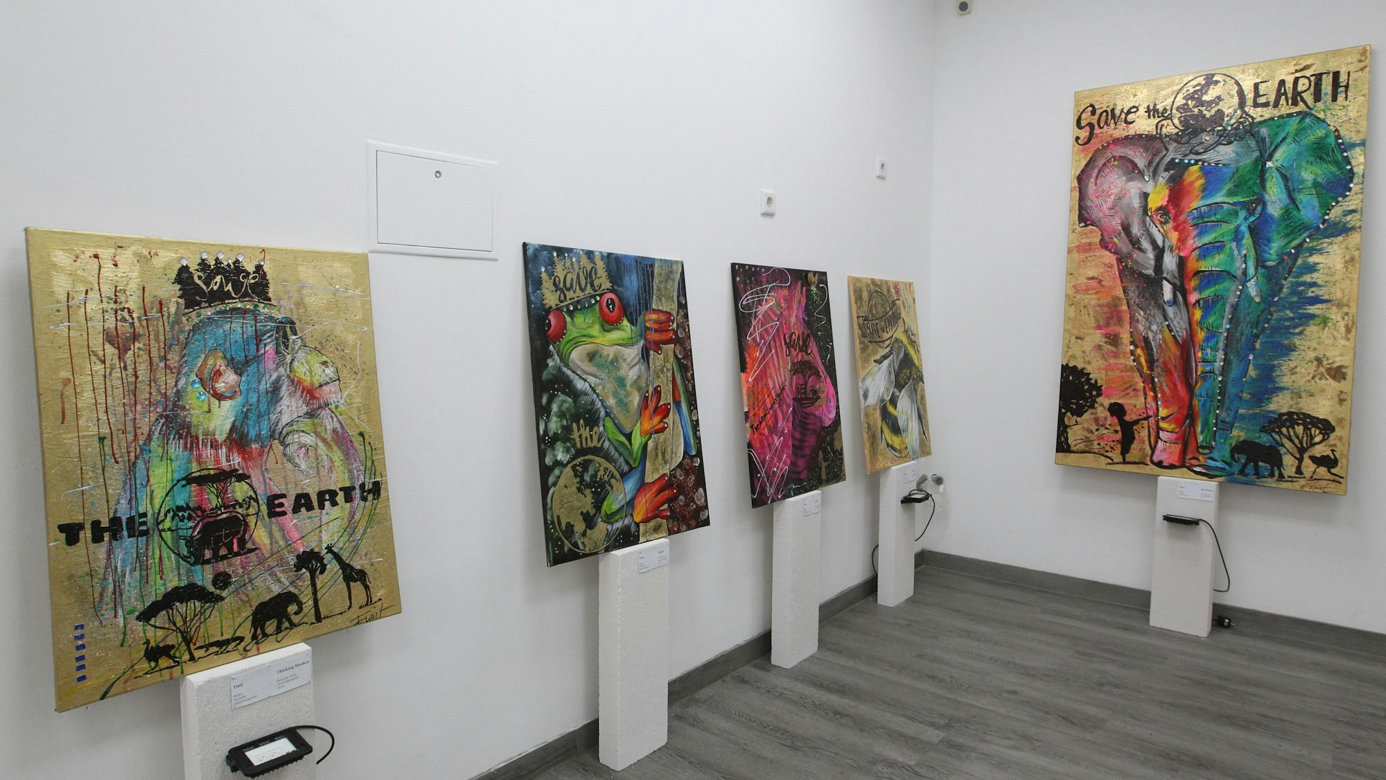 In einer Reihe von Bildern hat sich die Künstlerin mit Tieren beschäftigt.