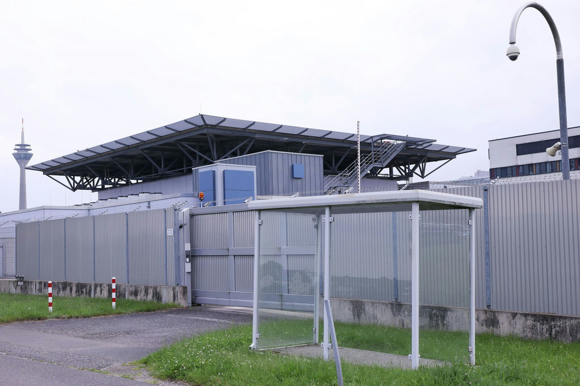 Wegen Mitgliedschaft in der Terrormiliz IS muss ein 32-jähriger Iraker ins Gefängnis, hat das OLG Düsseldorf entschieden. (Symbolbild)