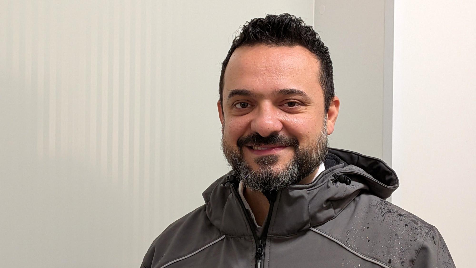 Feras Dourdi ist als Umfeldmanager Ansprechpartner für Fragen und Probleme.