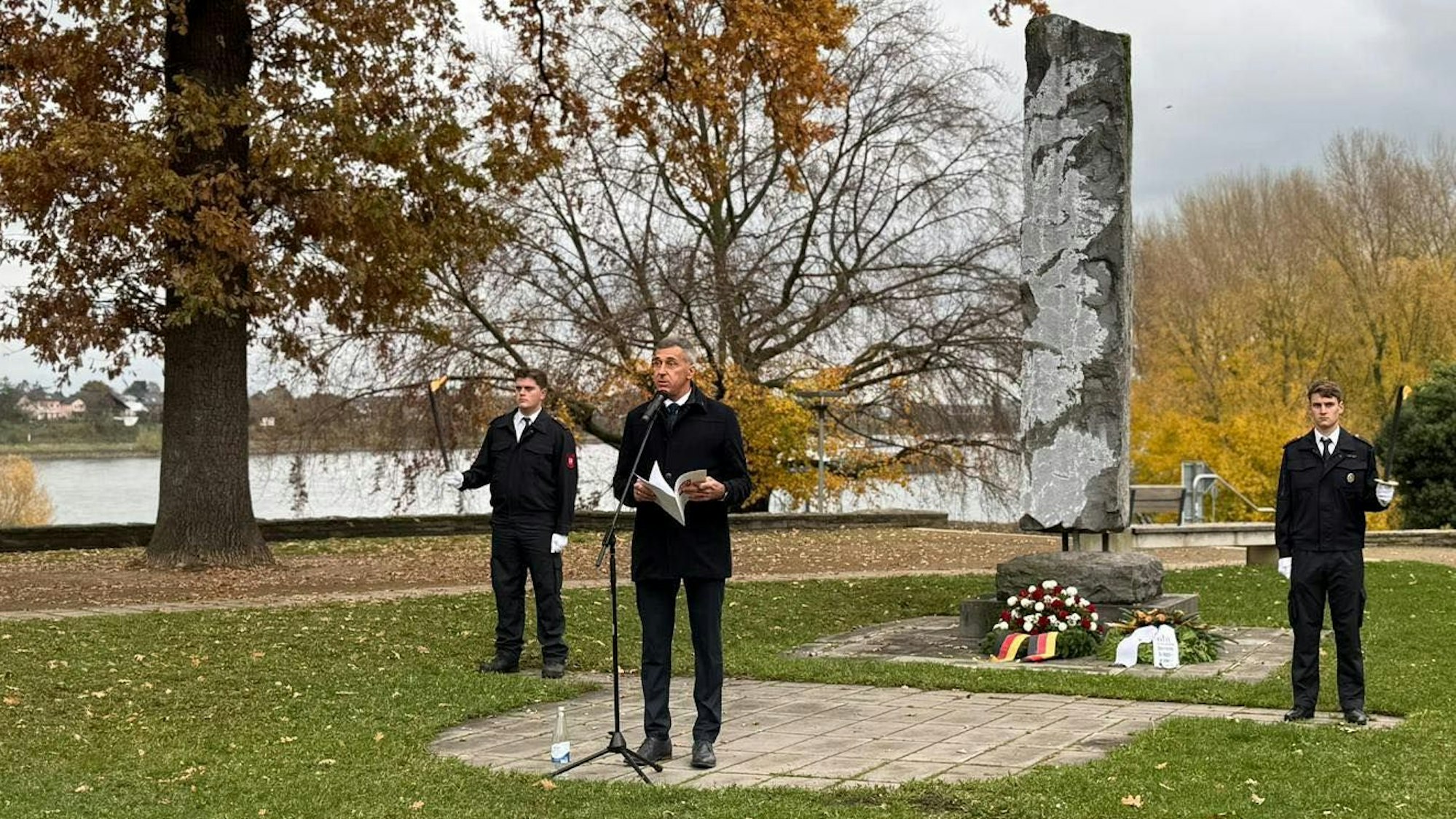 In Wesseling hielt Bürgermeister Ralph Manzke eine aufrüttelnde Rede.