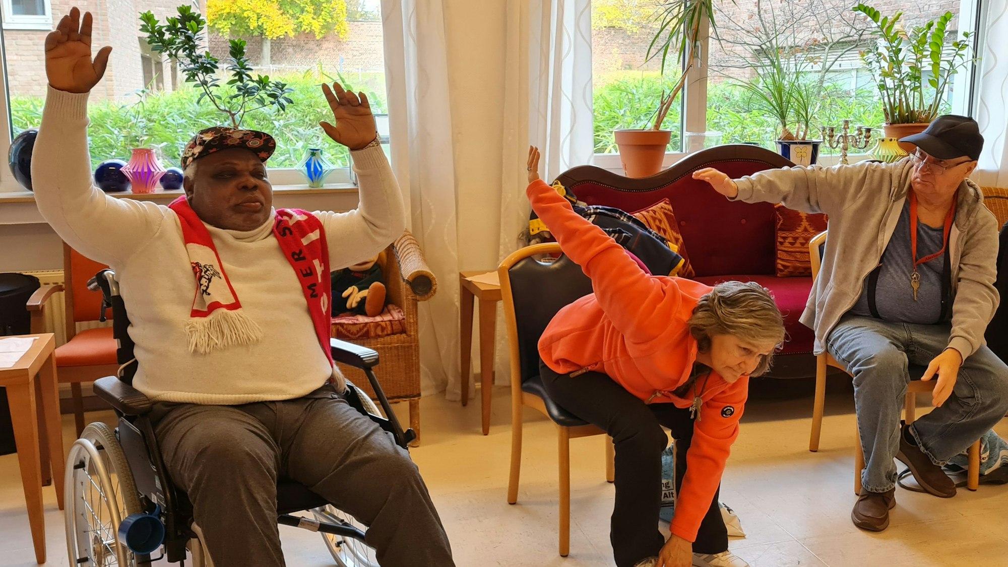 Hauptsache, es macht Spaß: Bewegung zu Musik bei der Trainingseinheit im Kölner Haus Monika der Alexianer.