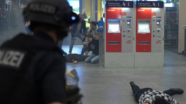 Gespieltes Chaos nach einem fiktiven Anschlag im Bremer Hauptbahnhof: Dort fand 2019 eine Anti-Terror-Übung der Bundespolizei statt.