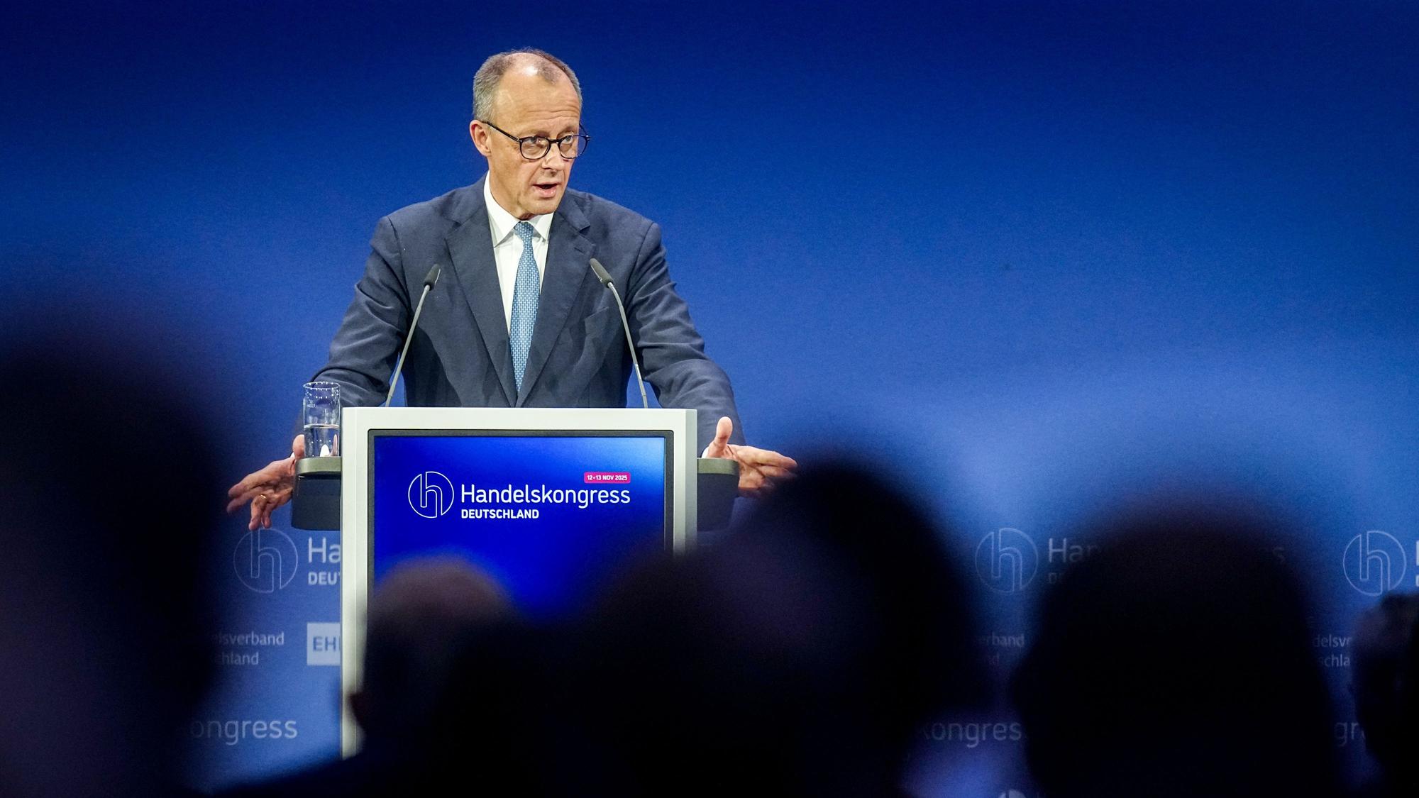 Bundeskanzler Friedrich Merz (CDU) spricht am 13. November beim Deutschen Handelskongress zu den Teilnehmern. Eine Passage seiner Rede sorgt nun für Wut in Brasilien.