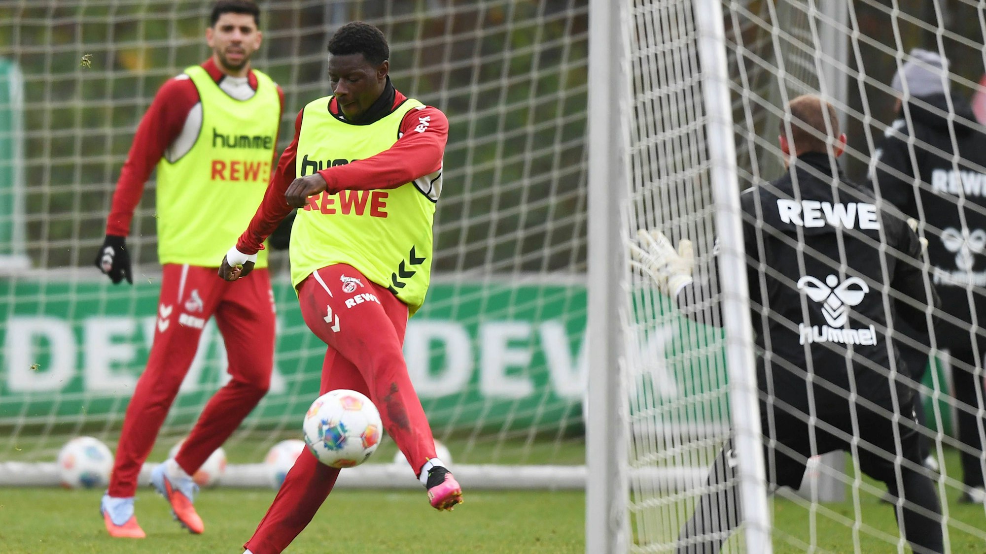FC-Torjäger Ragnar Ache bereitet sich am Dienstag auf das Duell mit seinem Ex-Klub Eintracht Frankfurt vor.