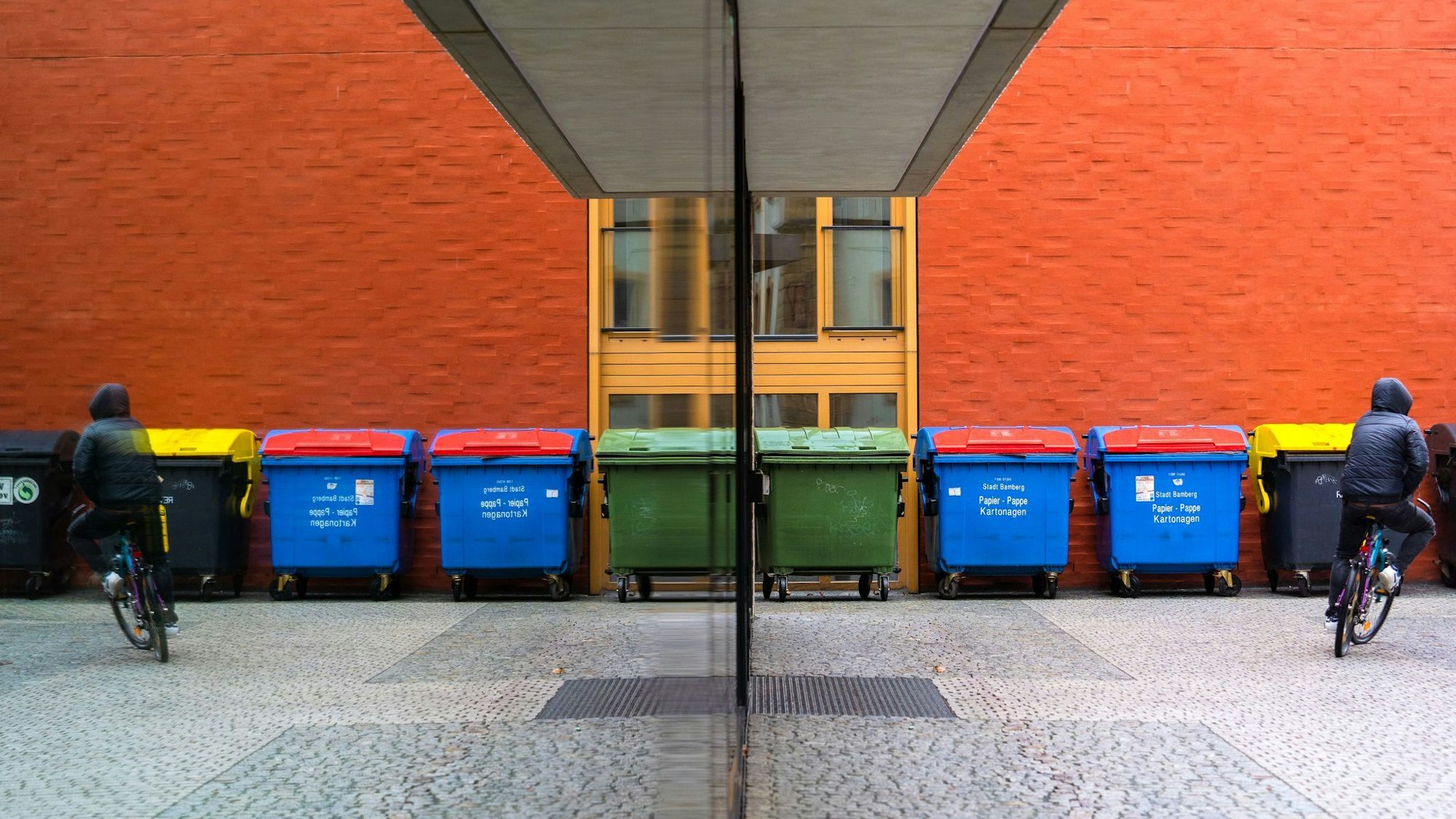 Für jeden Abfall gibt es die passende Tonne – jetzt muss man den Müll nur noch richtig einsortieren.