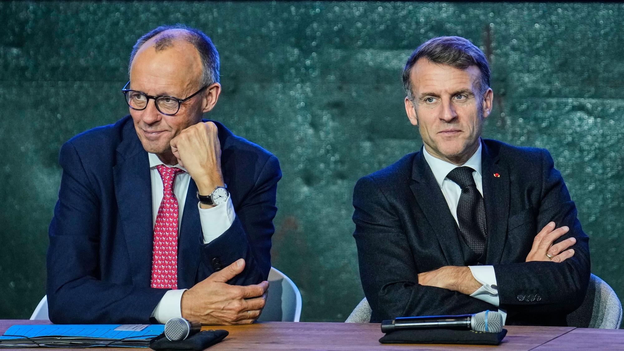 Bundeskanzler Friedrich Merz (l, CDU) und der französische Präsident Emmanuel Macron nehmen an einem Treffen mit einer Gruppe von Investoren auf dem Gipfel zur europäischen digitalen Souveränität teil.