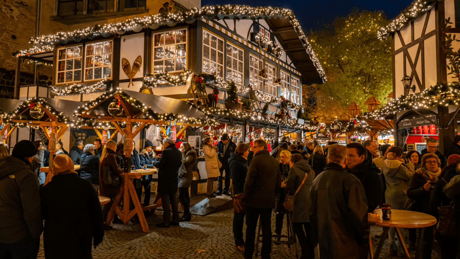 Ein Bild vom Weihnachtsmarkt auf dem Rudolfplatz.