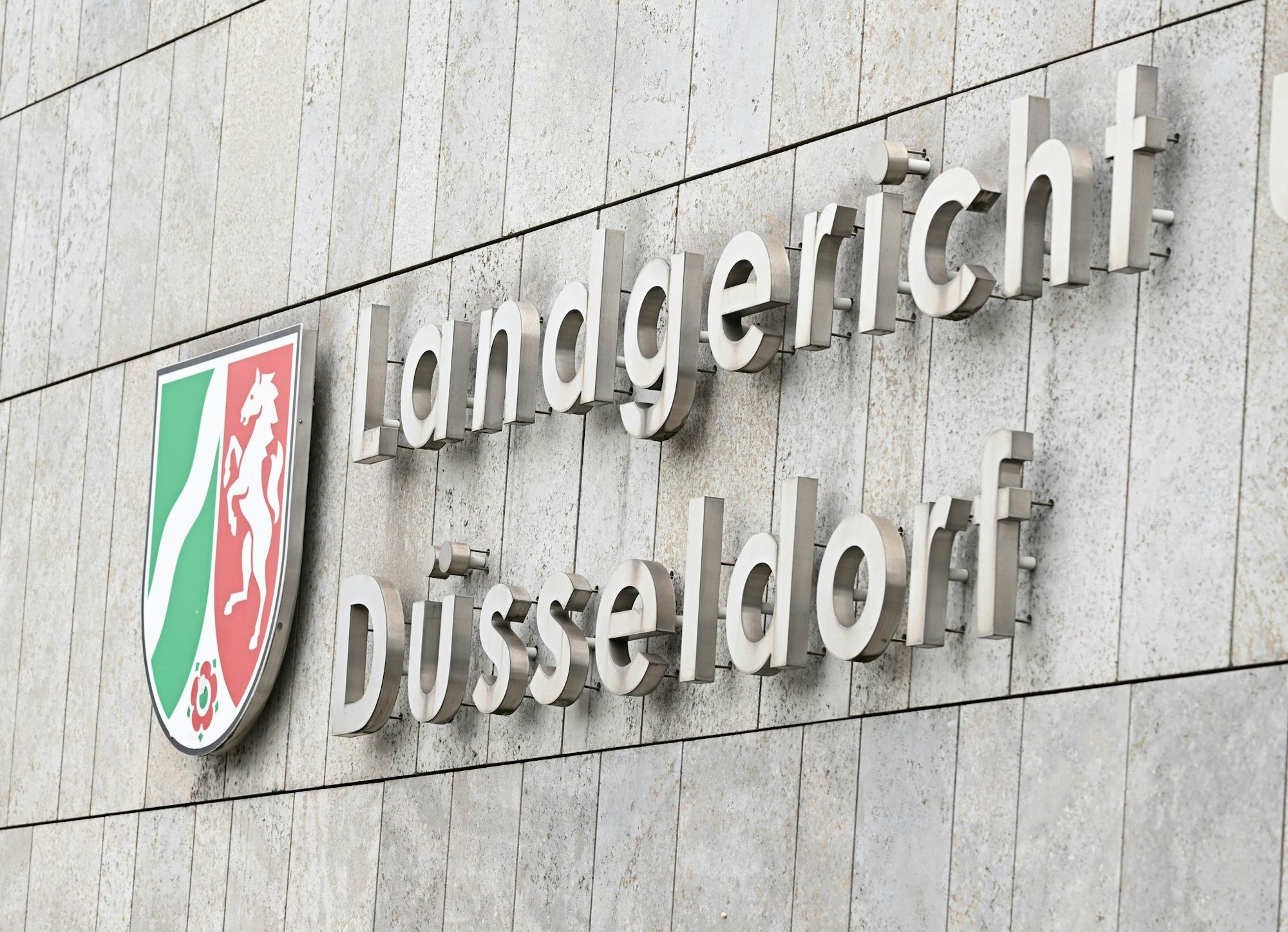 Auf hochwertige Sportwagen hatte es eine Diebesbande abgesehen. (Symbolbild)