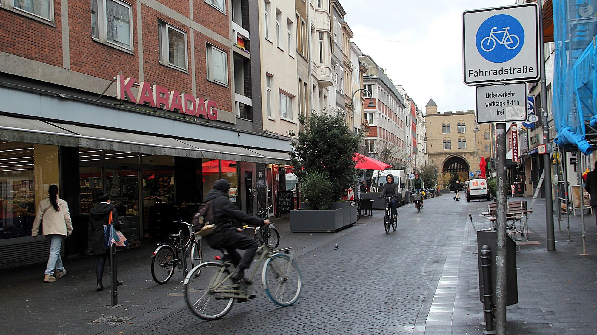 Die Fahrradstraße am Eigelstein wird nach Aussagen des örtlichen Bürgervereins zum Gefahrenherd für Radfahrer und Fußgänger.