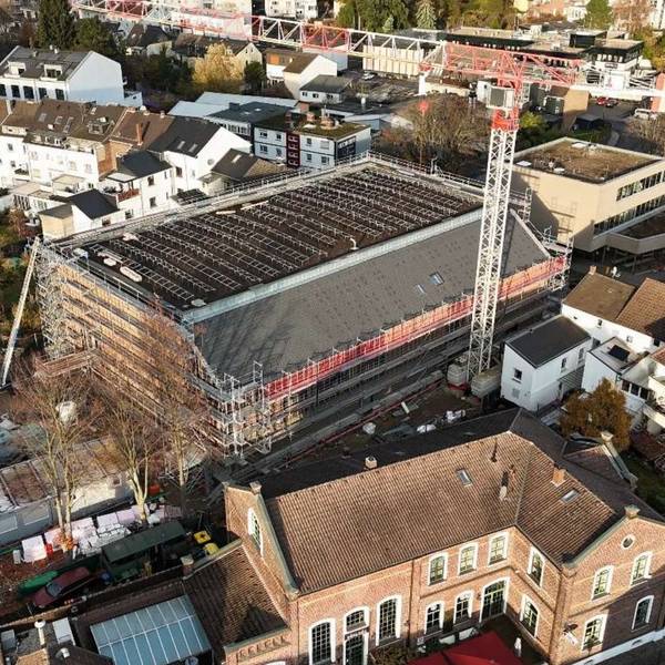 Baustelle für die neue Vierfachturnhalle des Gymnasiums Alleestraße im Haufeld.
