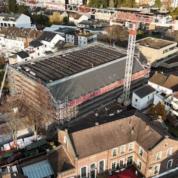 Baustelle für die neue Vierfachturnhalle des Gymnasiums Alleestraße im Haufeld.
