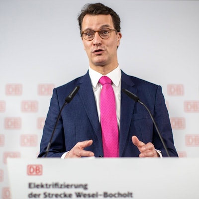 Hat langsam kein Verständnis mehr für die Bahn: NRW-Ministerpräsident Hendrik Wüst. (Archivbild)