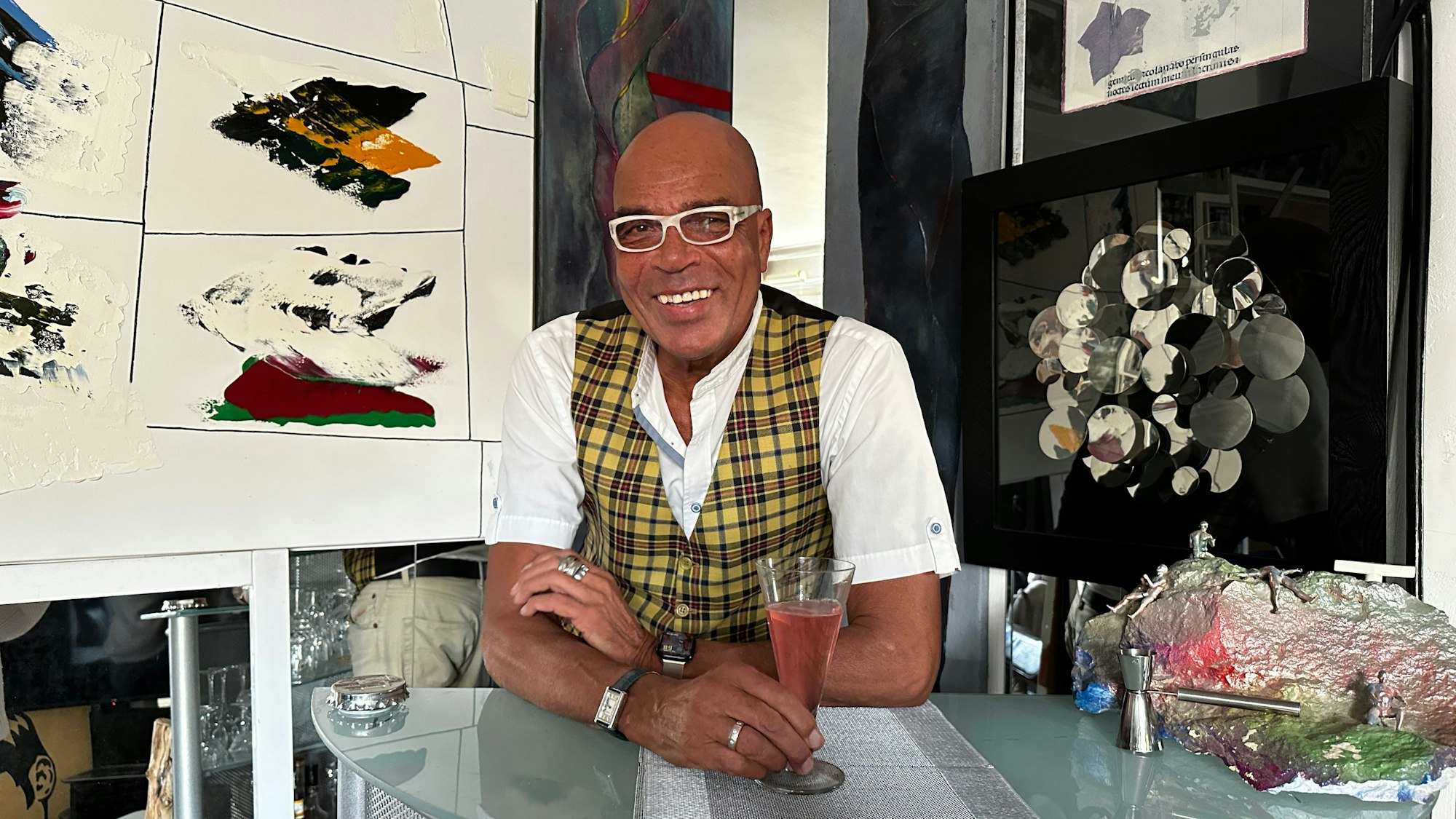 Markus Burghardt braucht eine Bar im Wohnzimmer.