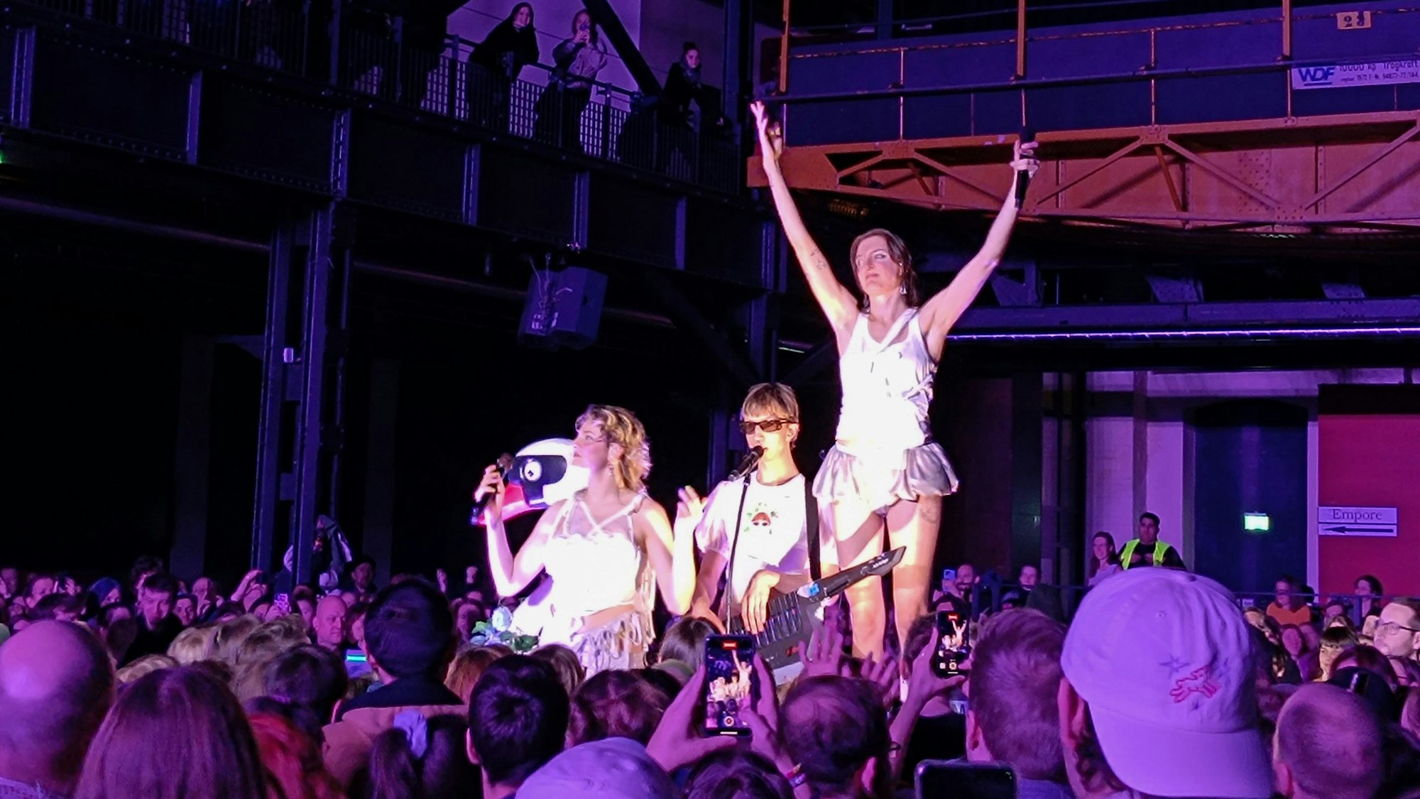 Ein Bad in der Menge: Blond im Palladium.