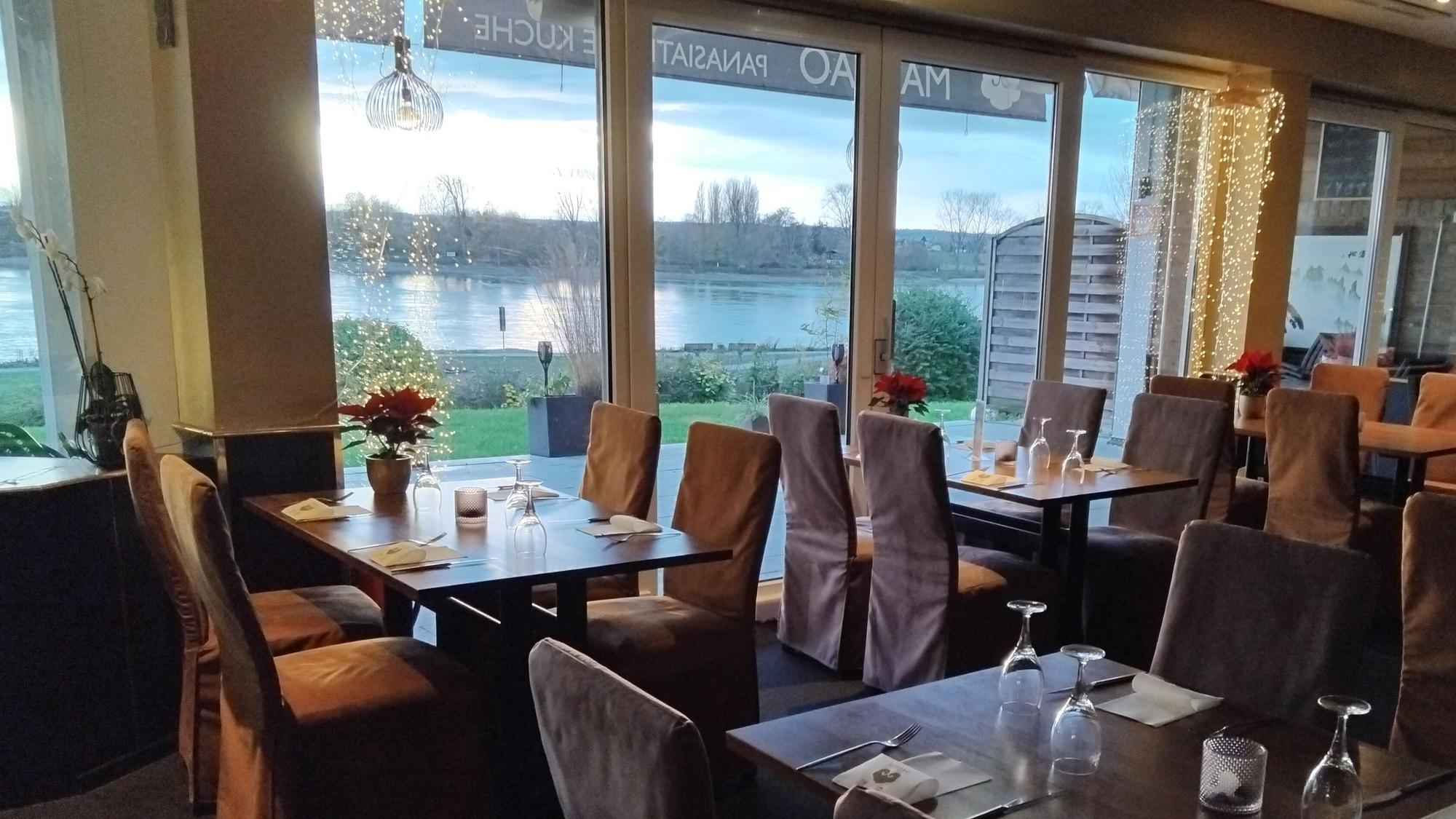Schöne Aussicht auch an einem Nieselregentag: Seit mehr als 30 Jahren genießen die Gäste im May Dao den Blick auf den Rhein.