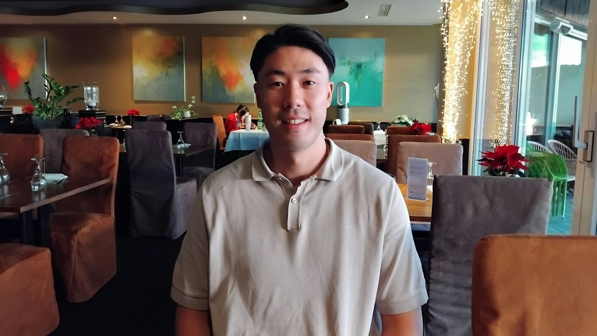 Die dritte Generation: Bauingenieur Jacques Yuen (29) hilft den Eltern May und Thung nach Feierabend im Lokal.
Gastrotipp Niederkassel