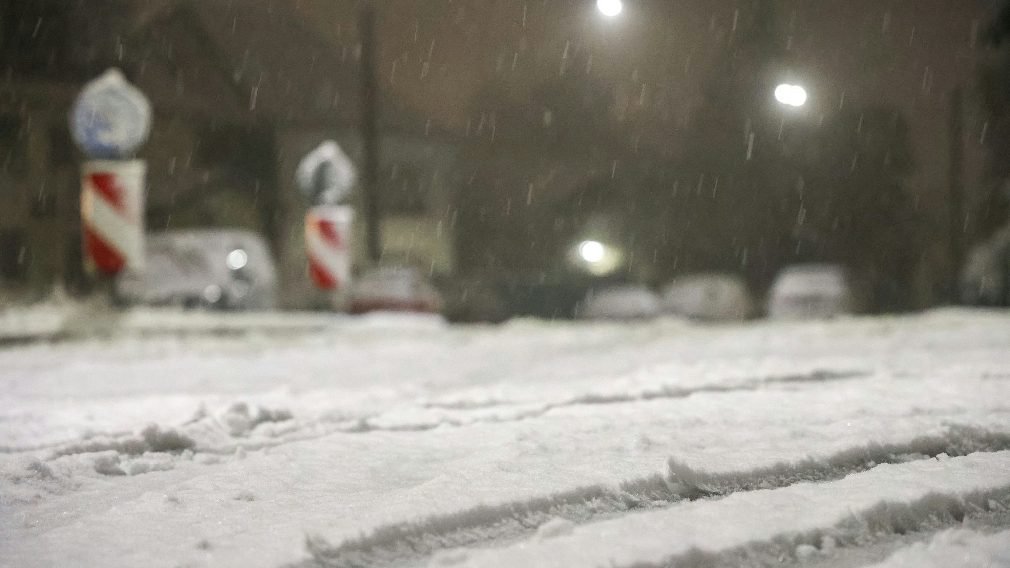In der Nacht zu Donnerstag hat es in einigen Regionen weiter geschneit.