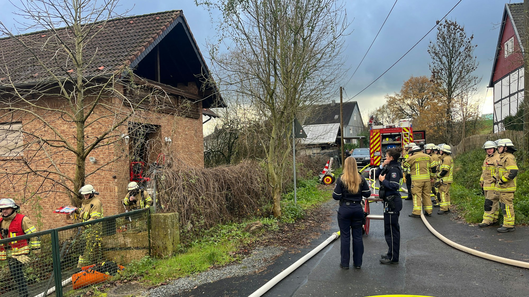 Bei einem Brand in Much-Werschberg sind zwei Menschen verletzt worden.