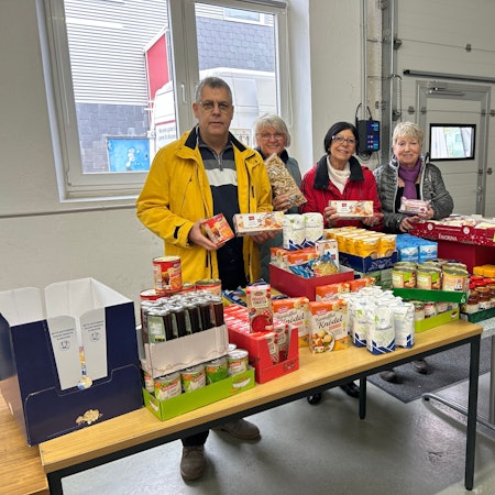 Die Übergabe der Spende der Bürgerstiftung an die Tafel.