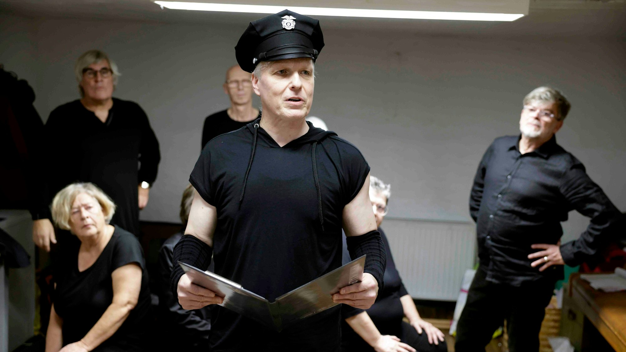 Auch Verfolgung durch die Polizei thematisieren die Zeitlosen Talente.