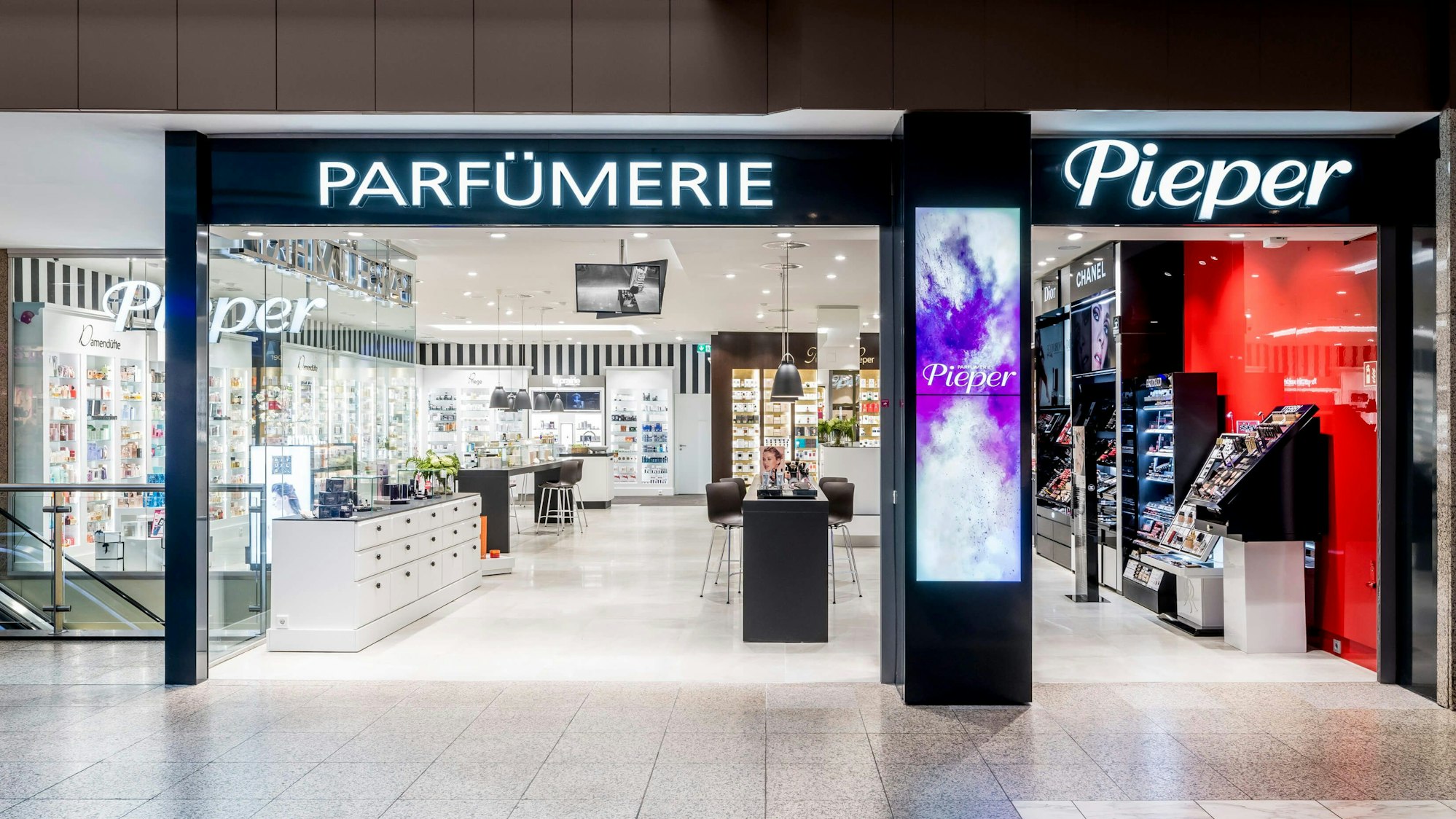 Filiale der Parfümerie Pieper im Rhein-Center in Köln-Weiden