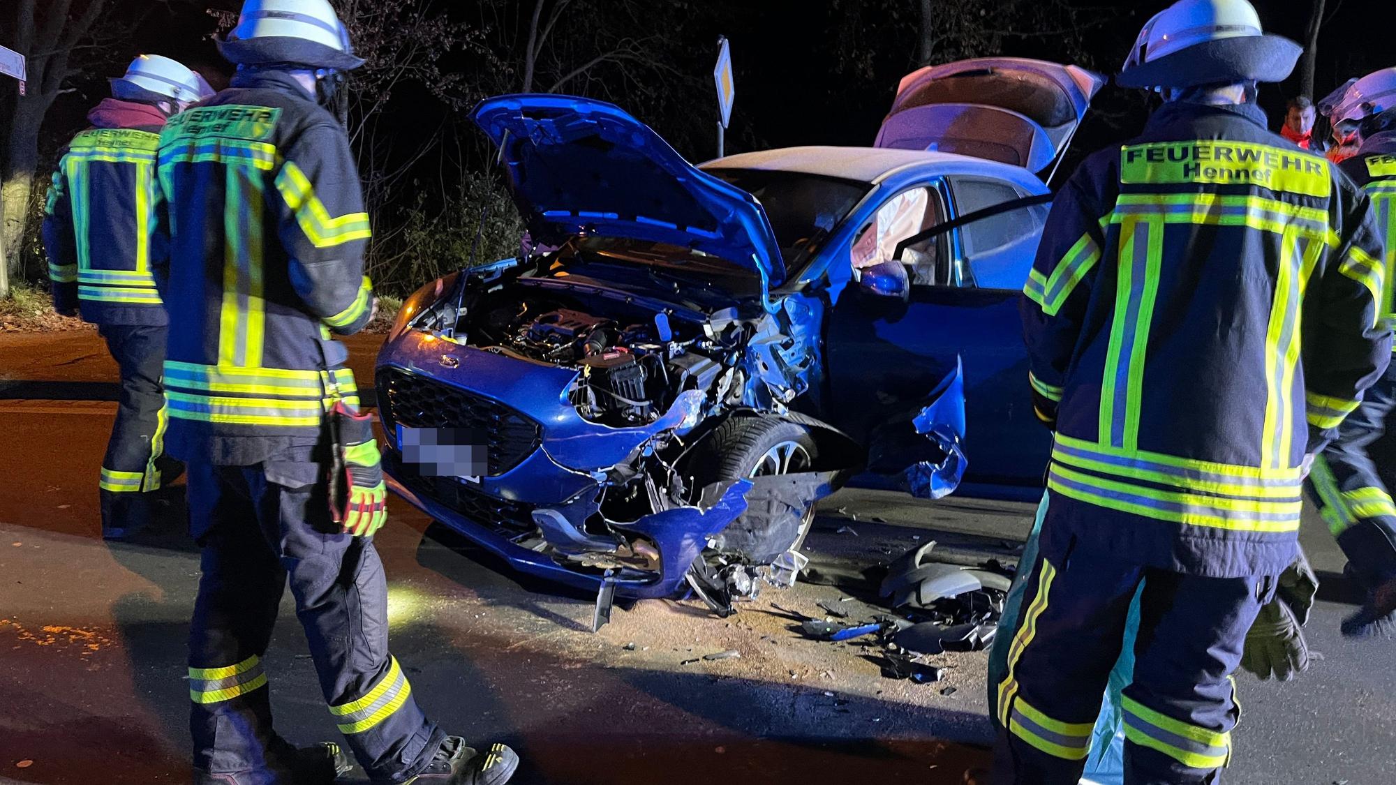 Nahe der Sieg stießen zwei Fahrzeuge zusammen, der Fahrer eines Kleintransporters flüchtete.