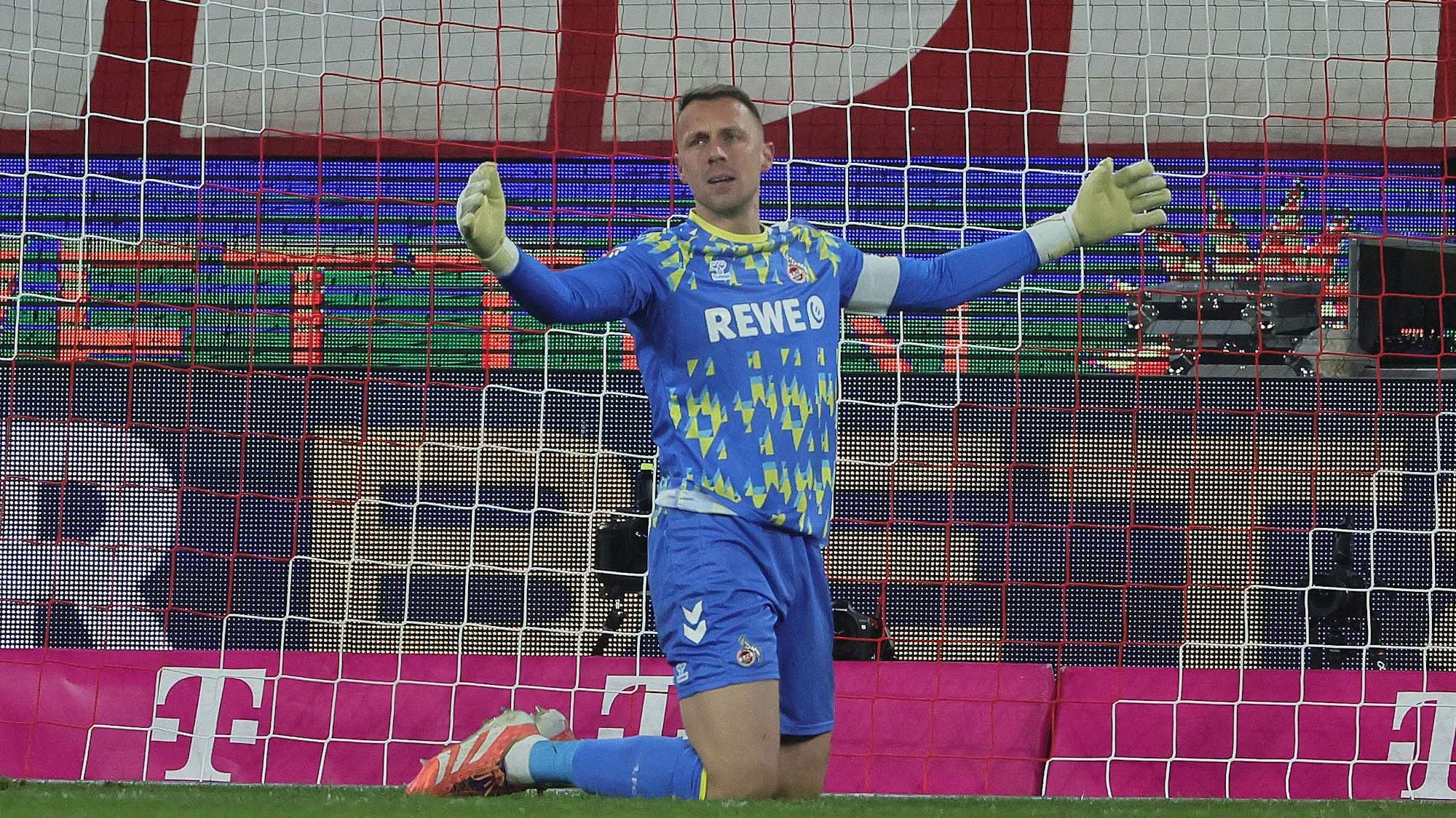 Was soll ich machen? FC-Torwart Marvin Schwäbe nach dem 1:2.