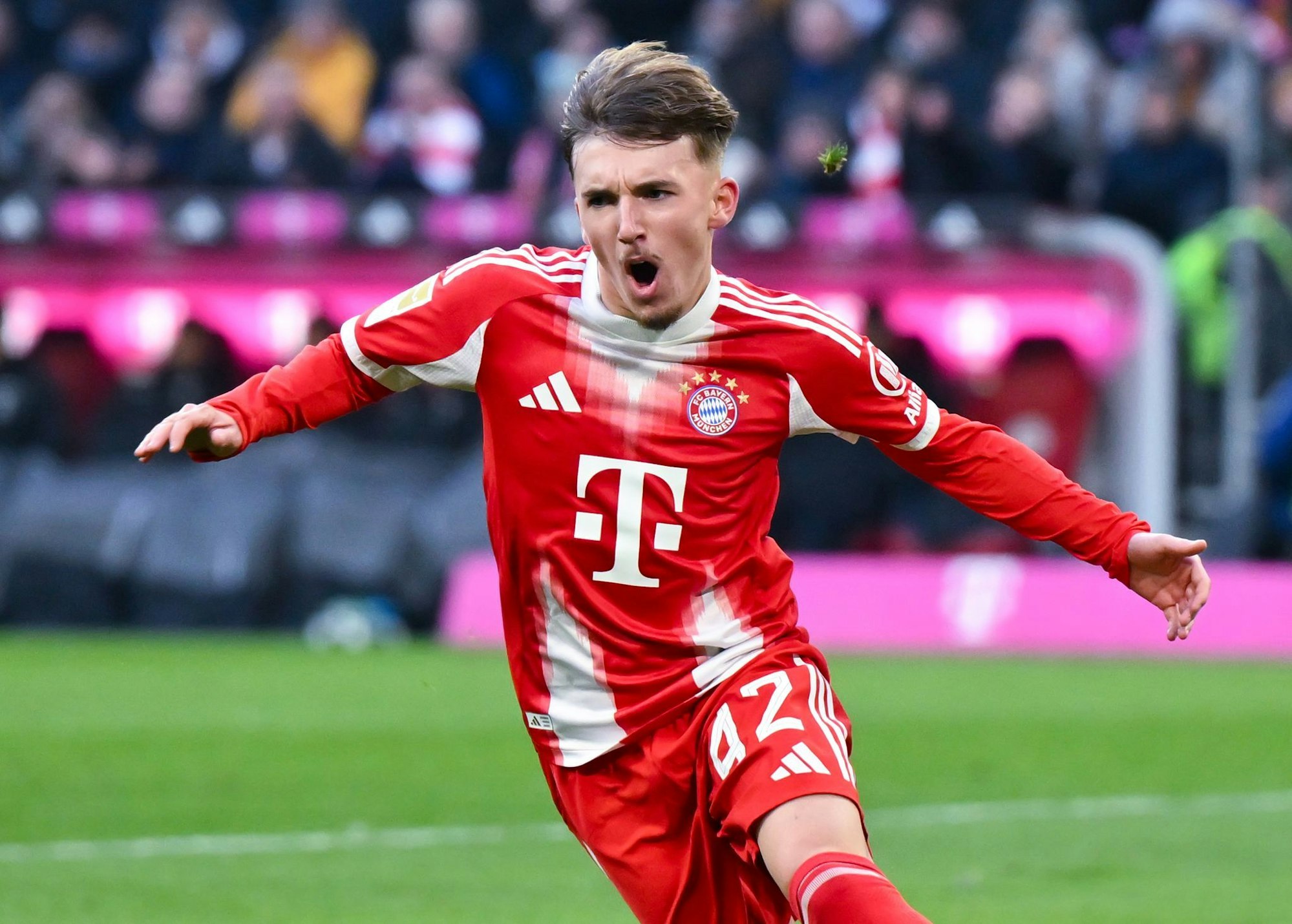 Lennart Karl jubelt nach seinem Tor gegen Freiburg.