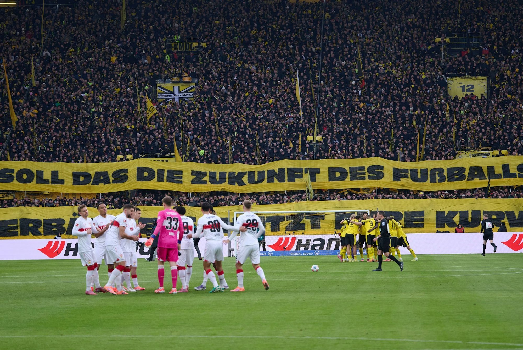 Auch in Dortmund protestierten die Fans: «Soll das die Zukunft des Fußballs sein?»