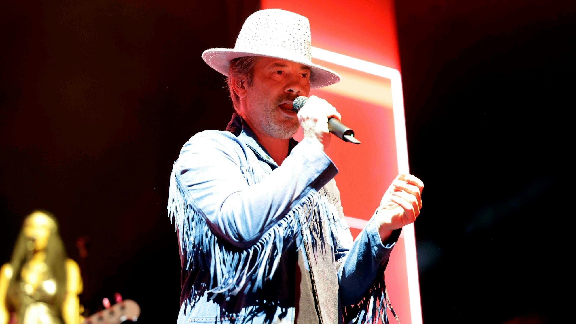 Seit 33 Jahren feiert Jamiroquai um Frontmann Jason Kay Erfolge. In Köln trat die Band im Rahmen ihrer aktuellen Tour „The Heel of Steel“ auf.