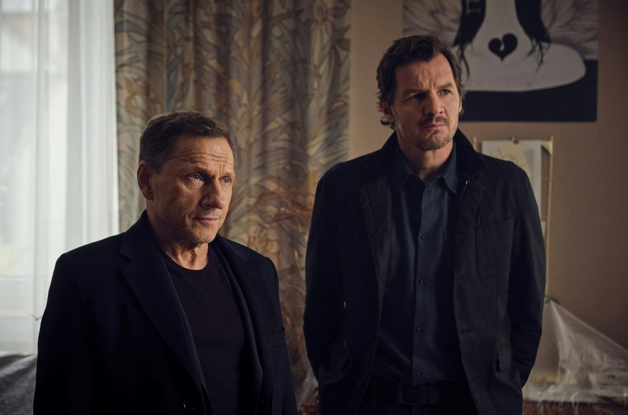 Thorsten Lannert (Richy Müller) und Sebastian Bootz (Felix Klare) rollen das Leben einer einsam gestorbenen jungen Frau auf.