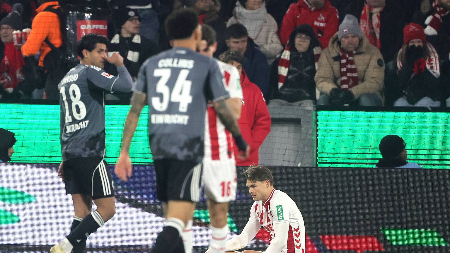 Joel Schmied (1. FC Köln) verletzt am Boden, Bild: Herbert Bucco