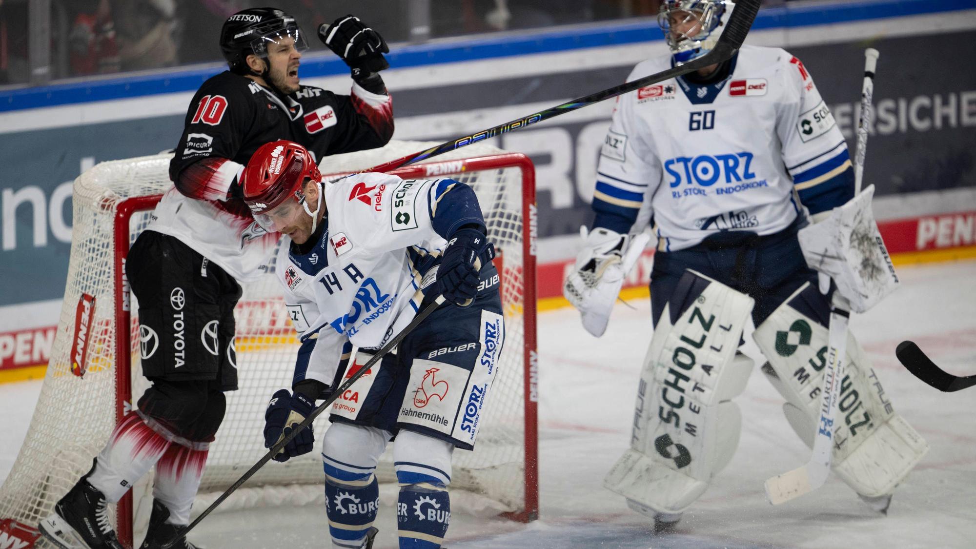 Erleichterung: Tanner Kero ballt nach seinem ersten Tor für die Kölner Haie seine Faust.