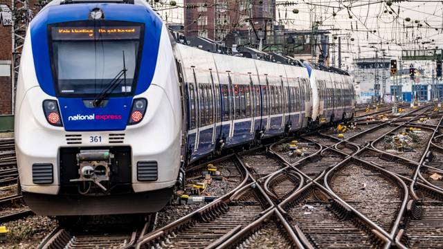 Ein Regionalzug des National Express musste evakuiert werden. Gegen den 53-Jährigen ermittelt die Bundespolizei nun wegen Gefährdung des Bahnverkehrs. (Symbolbild)