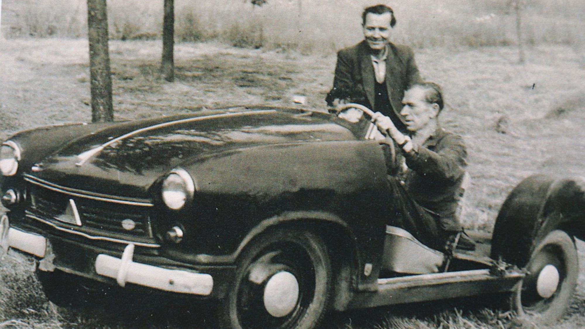 Mit einem Lloyd 400 gab es auf den Feldern um das Dorf viel Spaß.