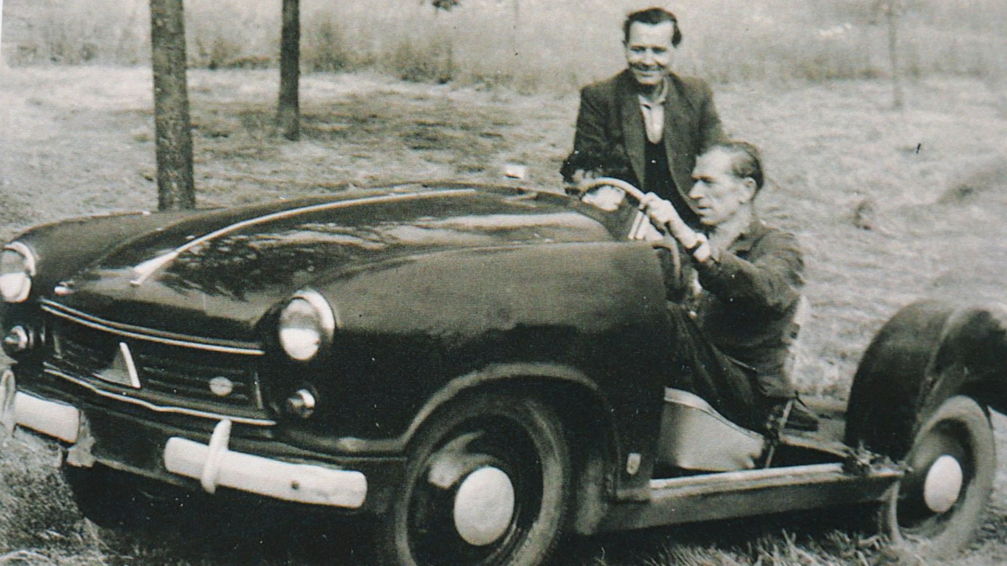 Mit einem Lloyd 400 gab es auf den Feldern um das Dorf viel Spaß.