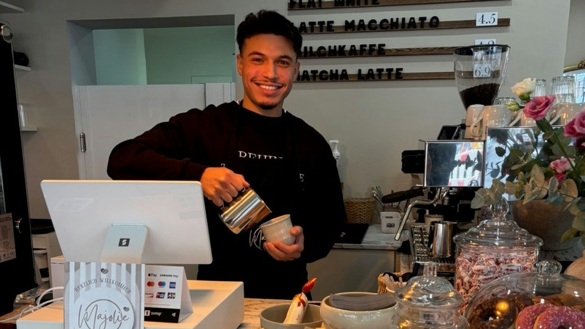 Redwan Abdalla hat in Bonn-Friesdorf das Café Majolie eröffnet.