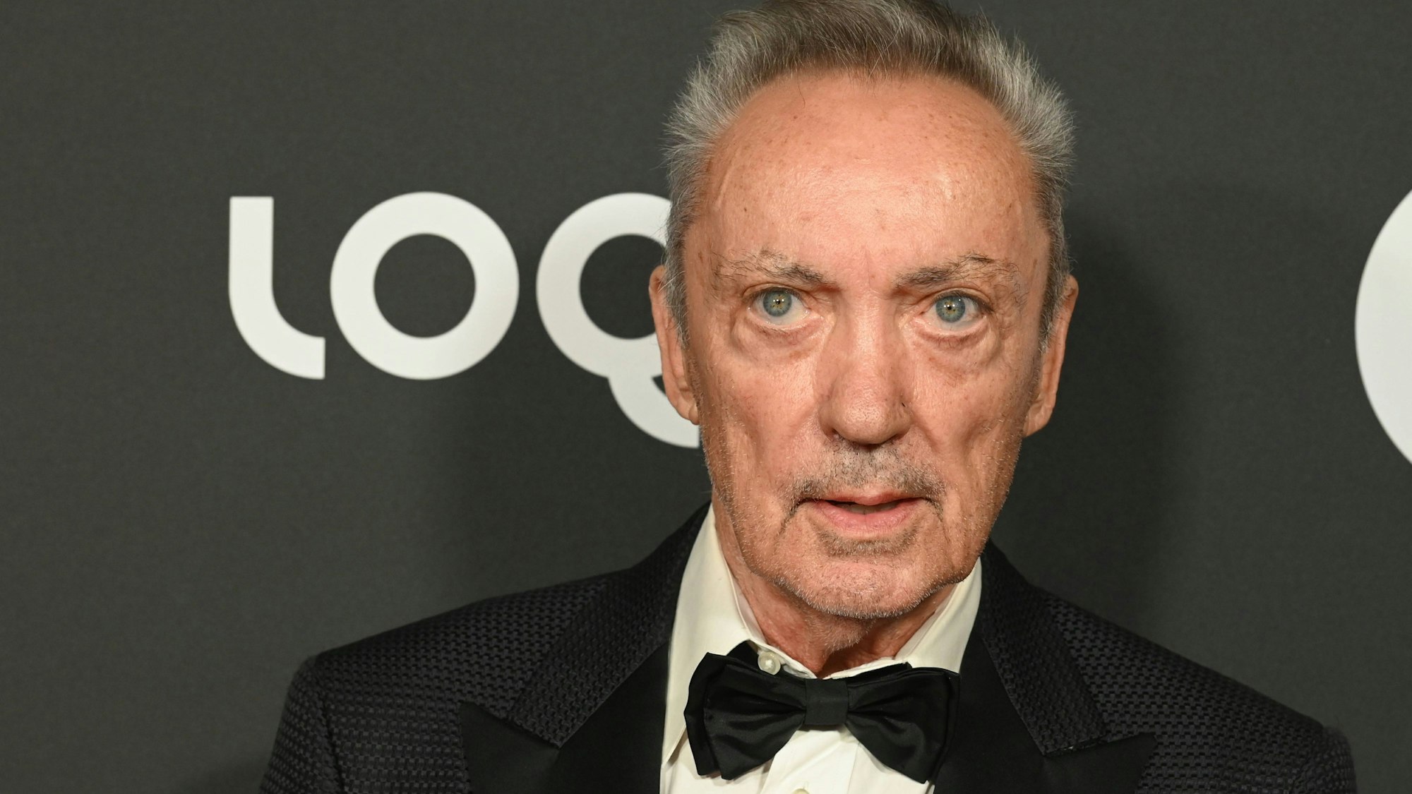 Udo Kier auf dem roten Teppich.