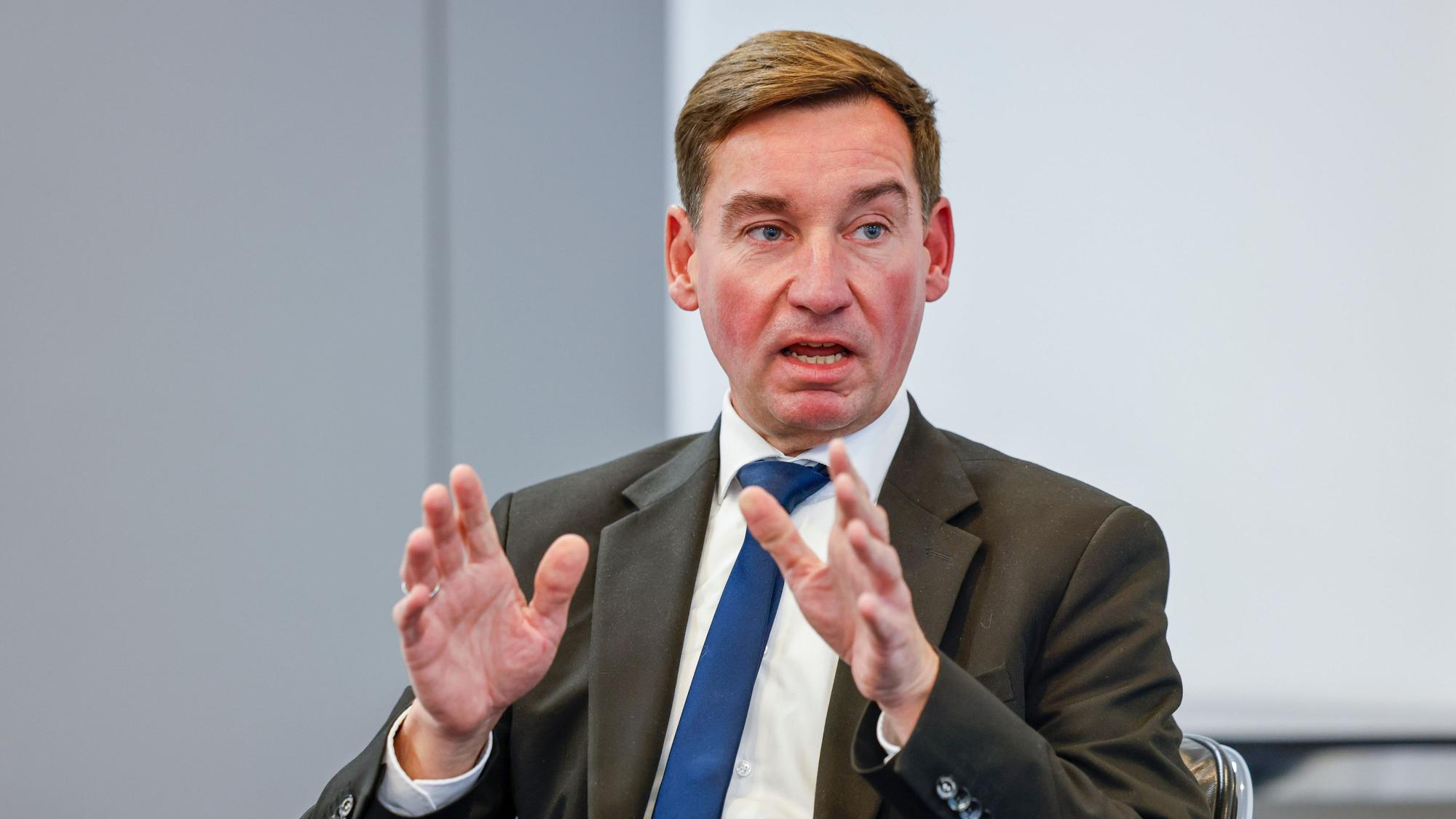 Verteidigung als gesamtgesellschaftliche Ausgabe: Sebastian Hartmann beim Rundschau-Interview.