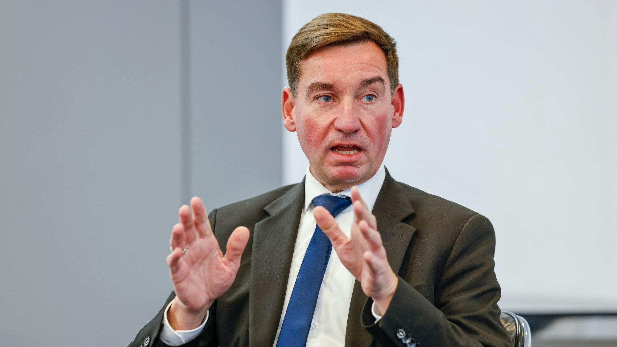 Verteidigung als gesamtgesellschaftliche Ausgabe: Sebastian Hartmann beim Rundschau-Interview.