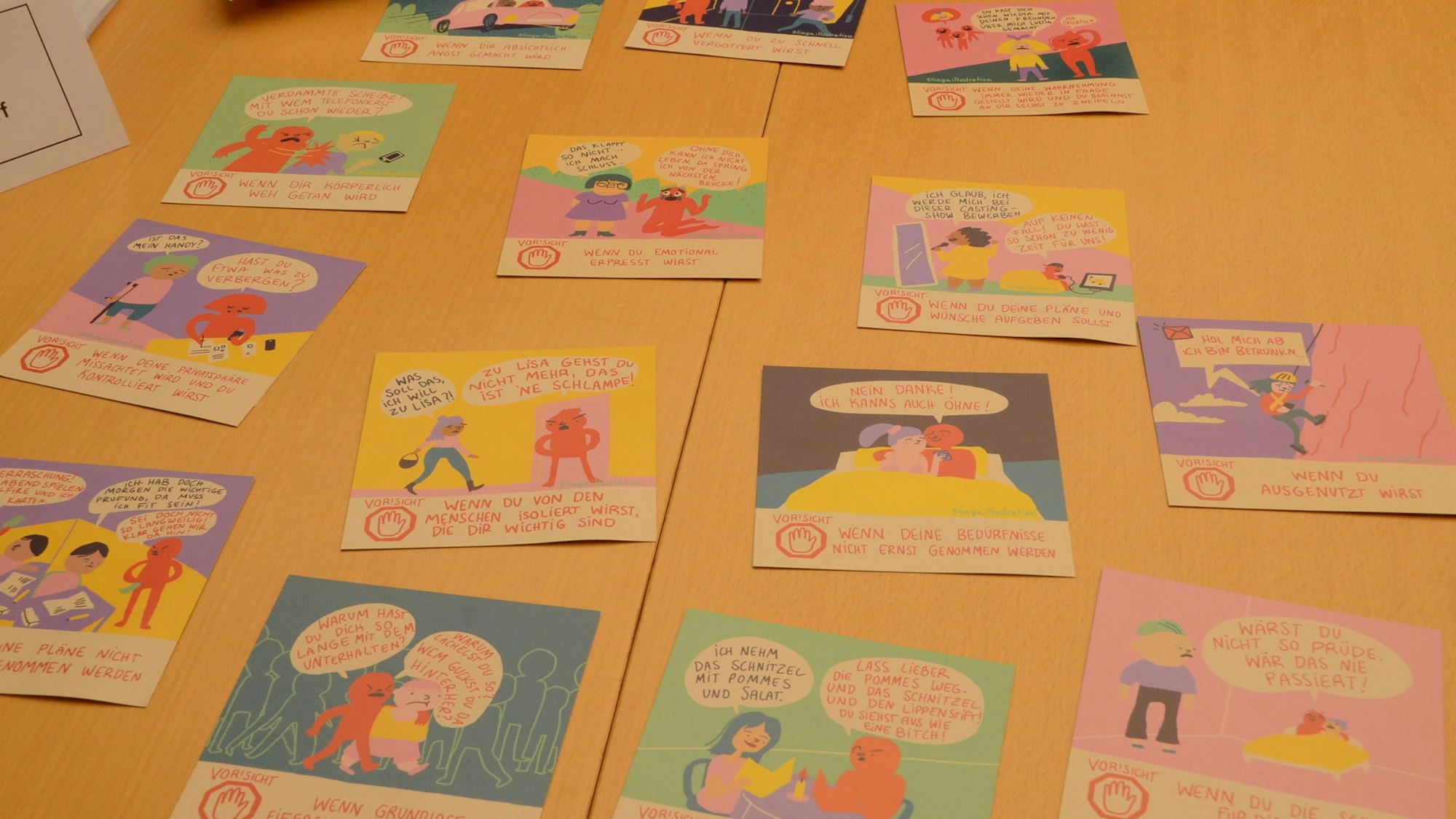 Gewalt hat viele Gesichter: Mit bebilderten Karten zu verschiedenen Themenbereichen arbeitet nicht nur das Team im Troisdorfer Frauenzentrum.