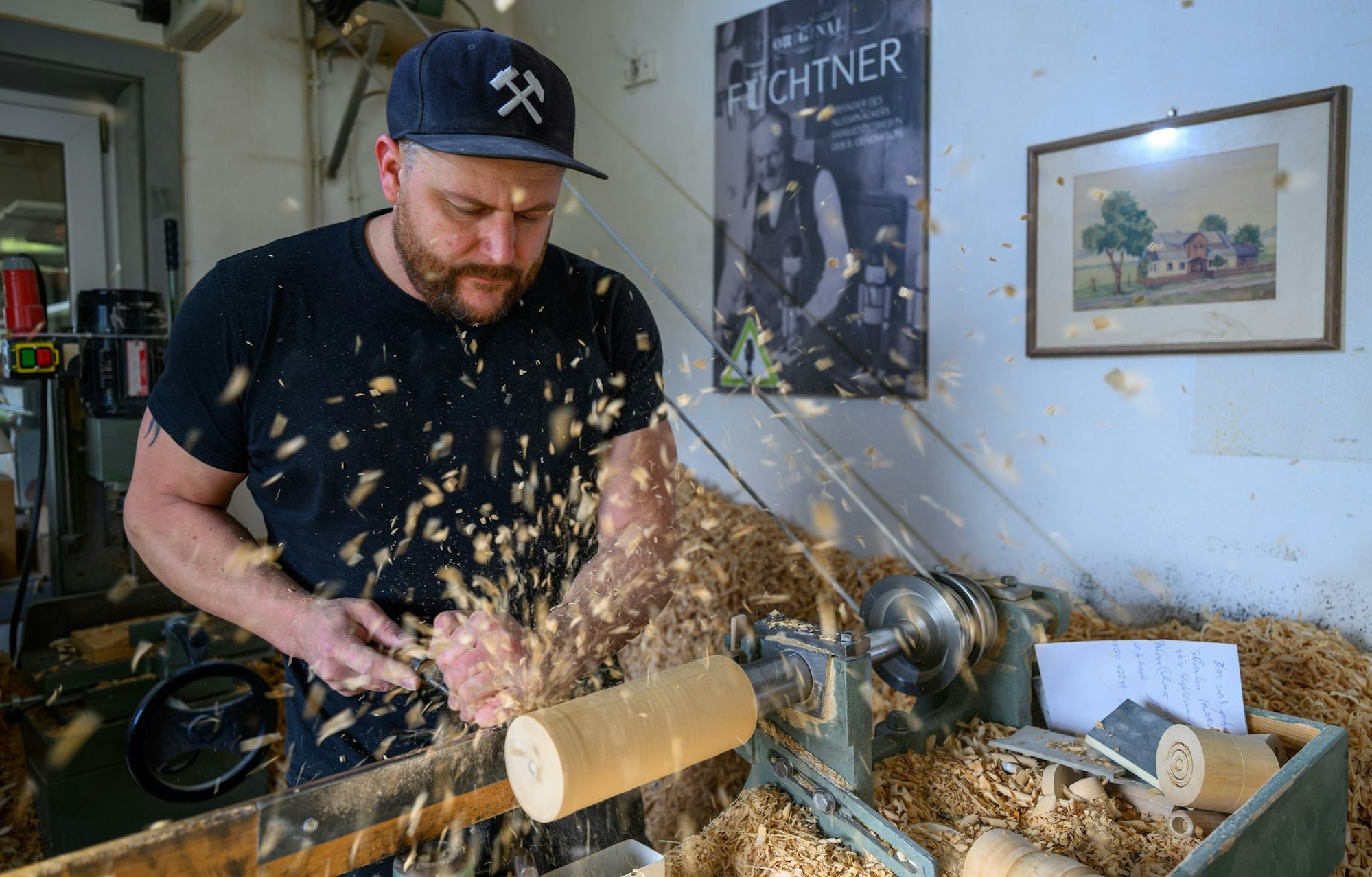 Ein neuer Nussknacker wird geboren: Holzspielzeugmacher Markus Füchtner bei der Arbeit.