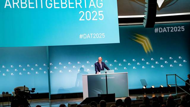 Der Kanzler bittet die Wirtschaft um Geduld.