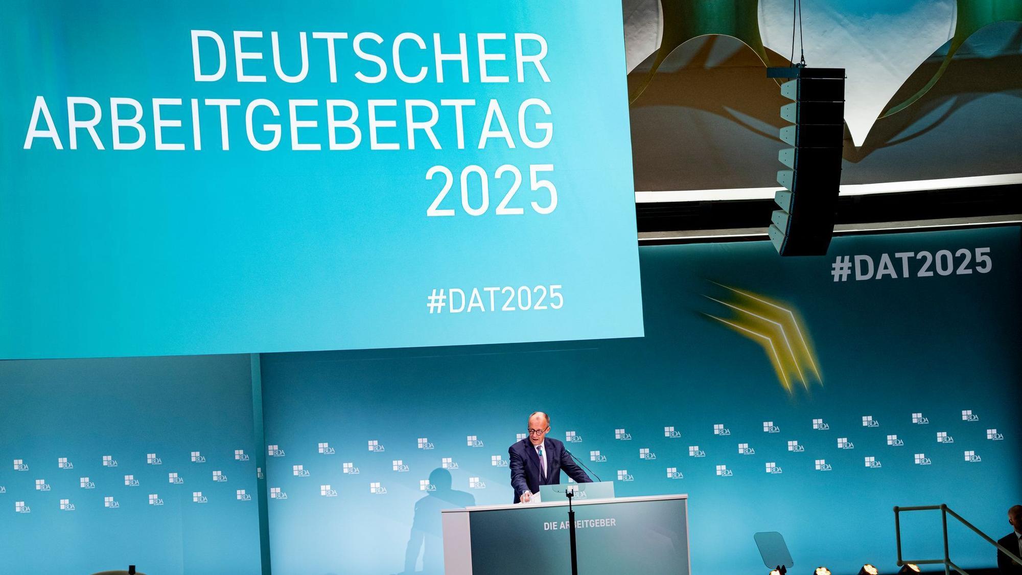 Der Kanzler bittet die Wirtschaft um Geduld.