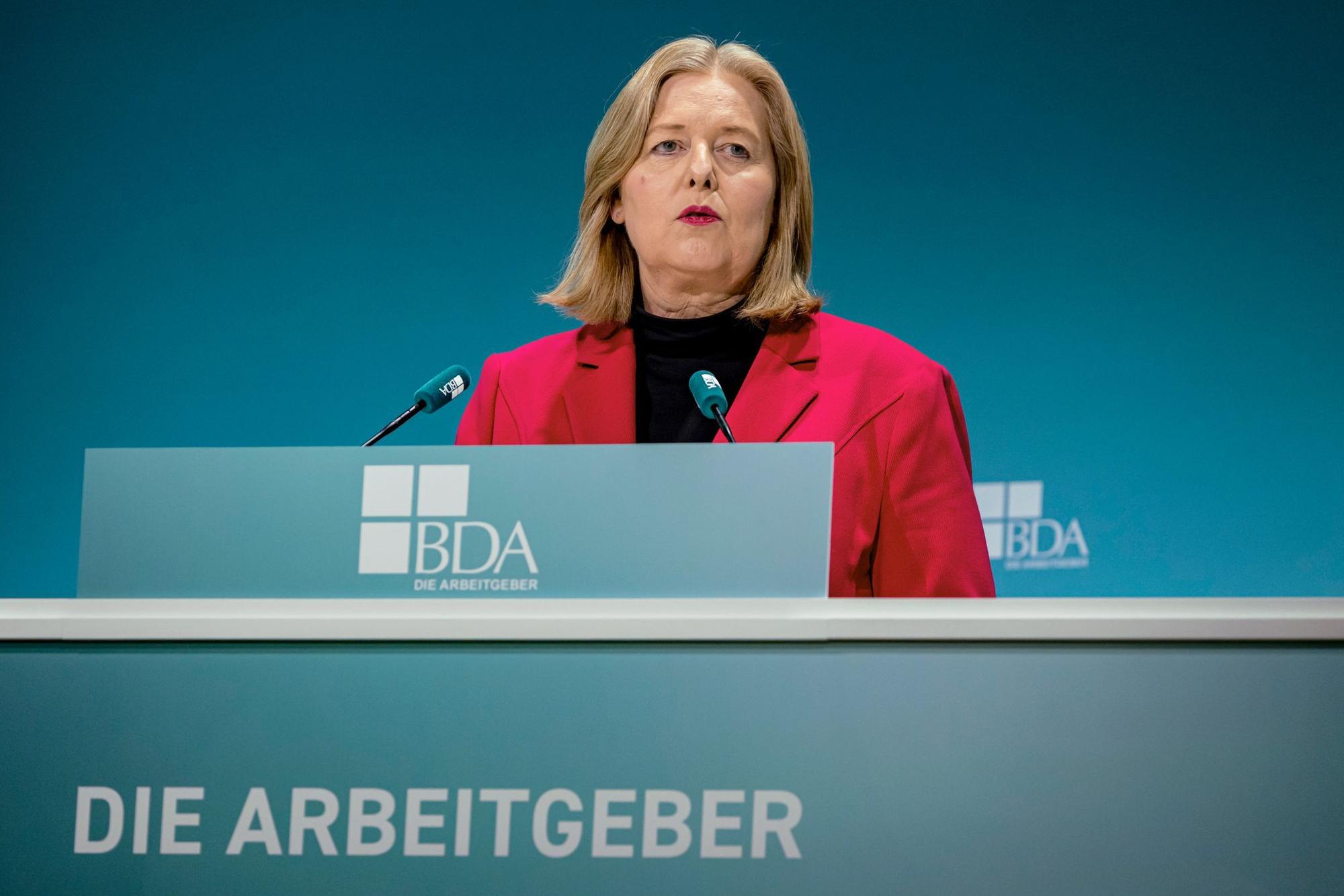 Arbeitsministerin Bas hat einen schweren Stand auf dem Arbeitgebertag.