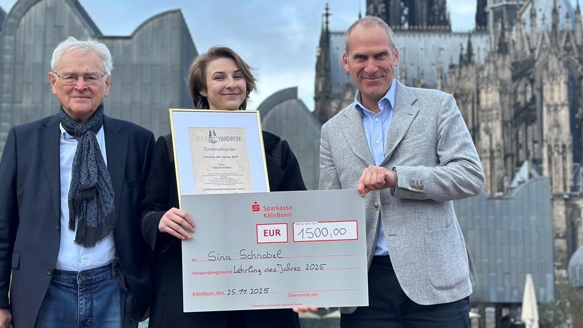 Die Beste ihrer Zunft: Sina Schnabel mit Bernd Drösser und Nikolai Lucks (v.l.).