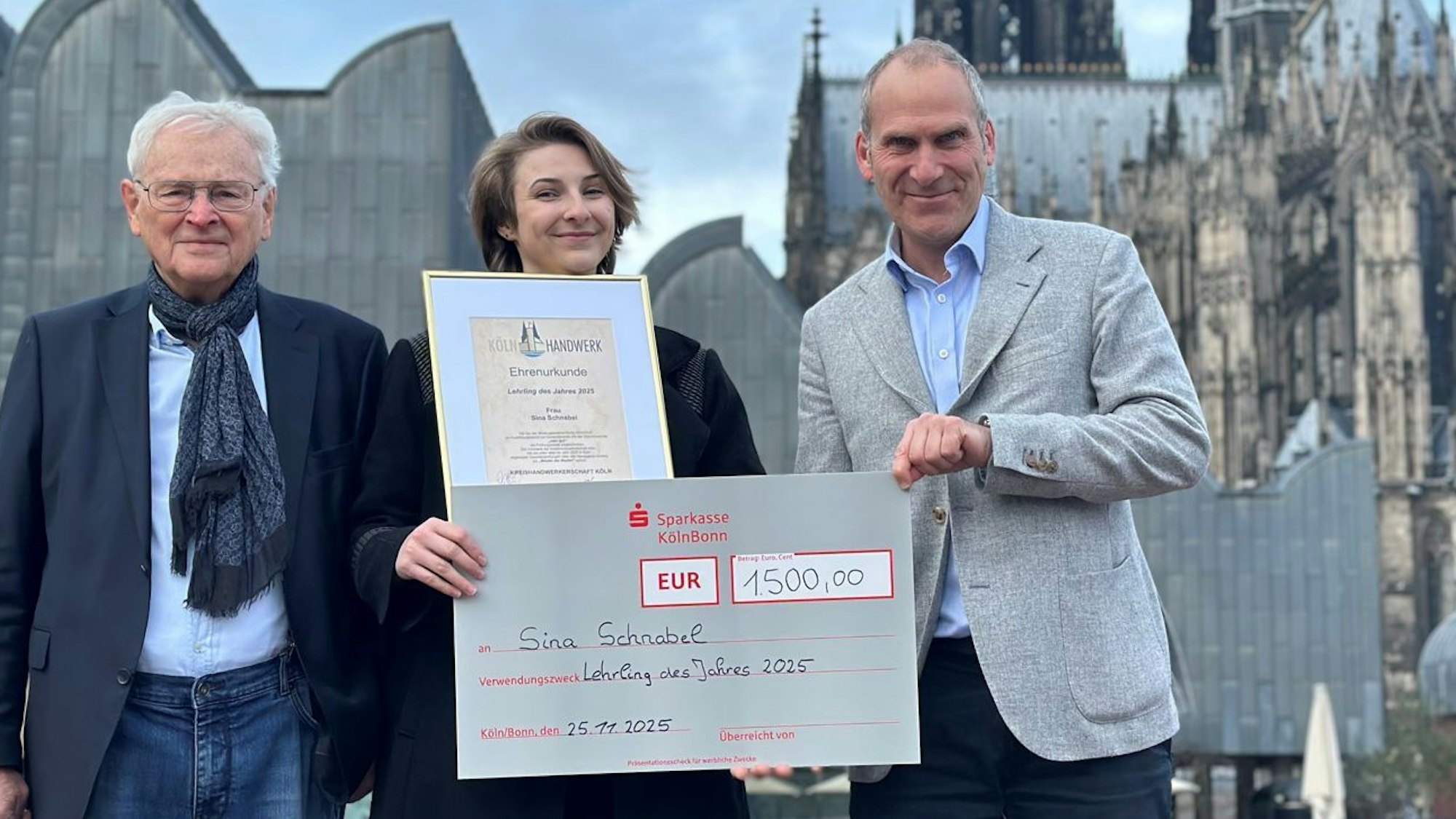 Die Beste ihrer Zunft: Sina Schnabel mit Bernd Drösser und Nikolai Lucks (v.l.).