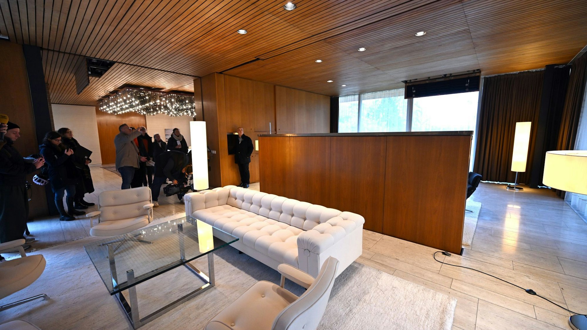 Der sogenannte Kanzlerbungalow ist nach Abschluss der Brandschutz- und Sanierungsarbeiten wieder für die Öffentlichkeit zugänglich.