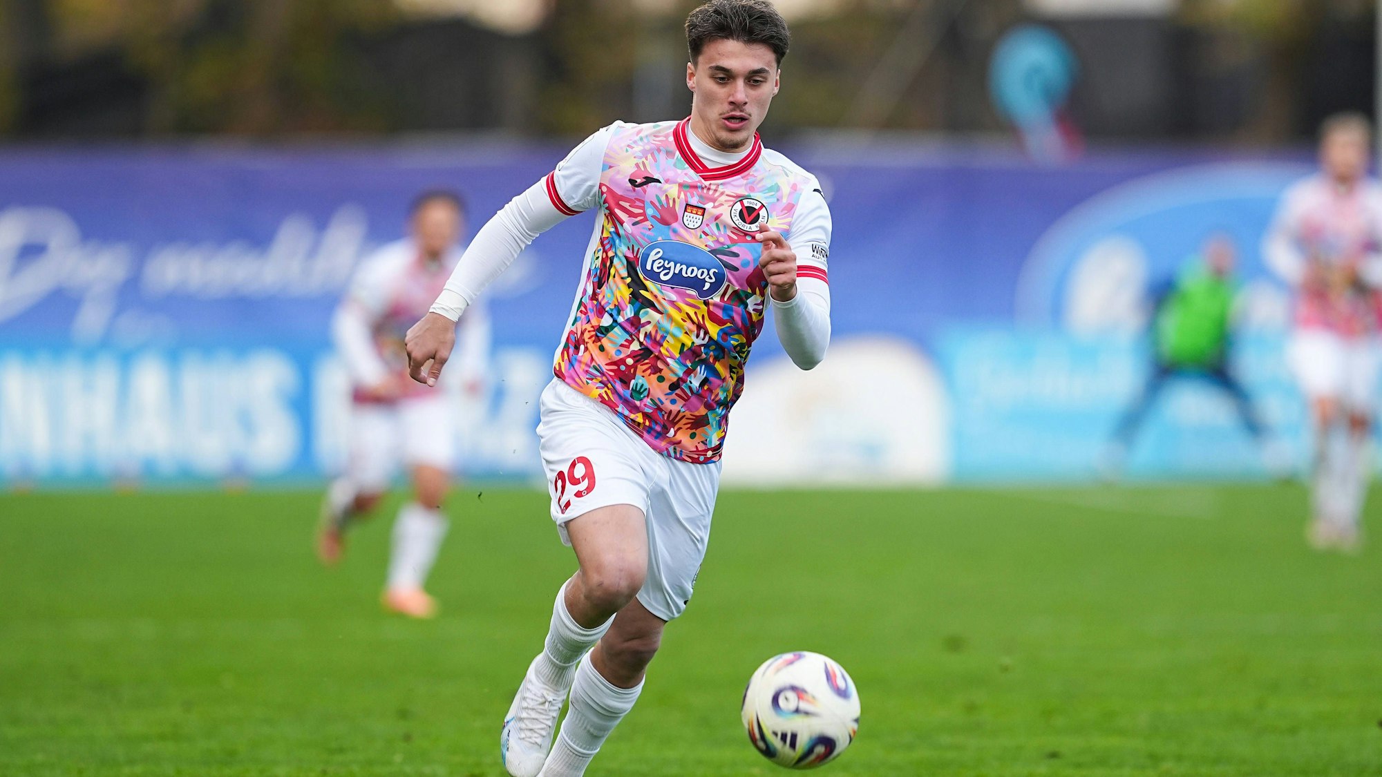 22.11.2025, xydrx, Fußball, 3.Liga, FC Viktoria Köln - SC Verl, Saison 2025 2026, Sportpark Höhenberg: Leander Nicolas Popp FC Viktoria Köln 29 DFB regulations prohibit any use of photographs as image sequences and or quasi-video. Nordrhein-Westfahlen Deutschland *** 22 11 2025, xydrx, Football, 3 Liga, FC Viktoria Köln SC Verl, Saison 2025 2026, Sportpark Höhenberg Leander Nicolas Popp FC Viktoria Köln 29 DFB regulations prohibit any use of photographs as image sequences and or quasi video Nordrhein Westfahlen Germany